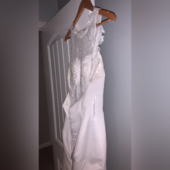 White Wedding Dress Size 6 - Picture 9 of 16